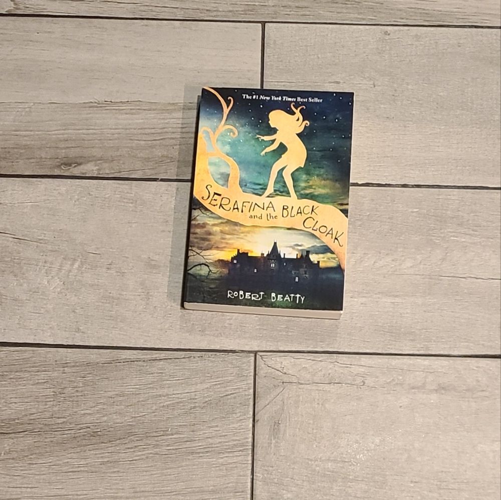🍁 Serafina and the Black Cloak by Robert Beatty🧋